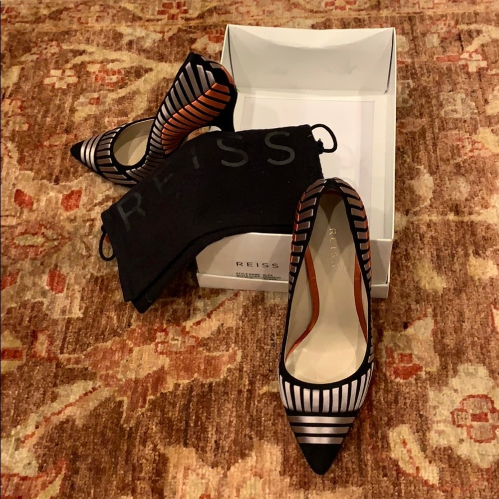Reiss “Alex” women’s pump in “black” Size 39.